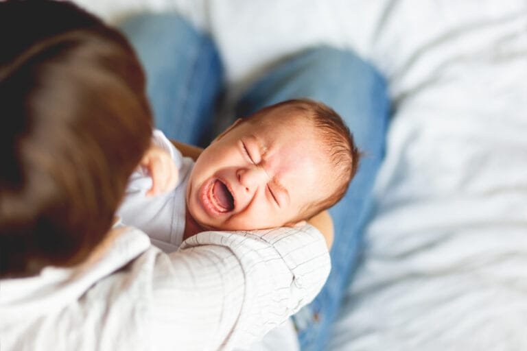 4 astuces pour calmer un bebe qui pleure si rien