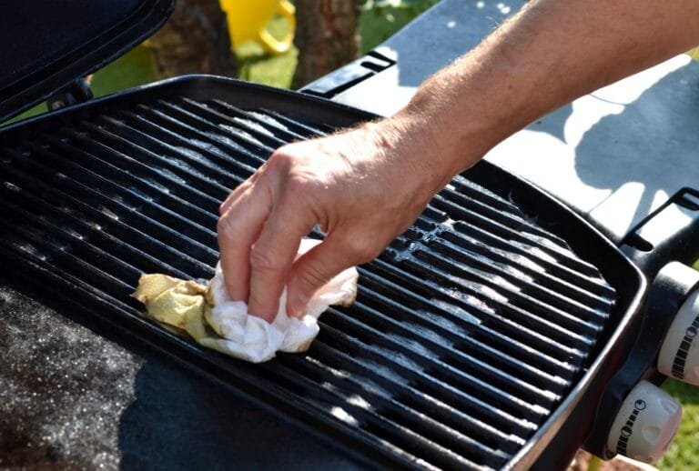 Comment nettoyer la grille du barbecue et la rendre impeccable